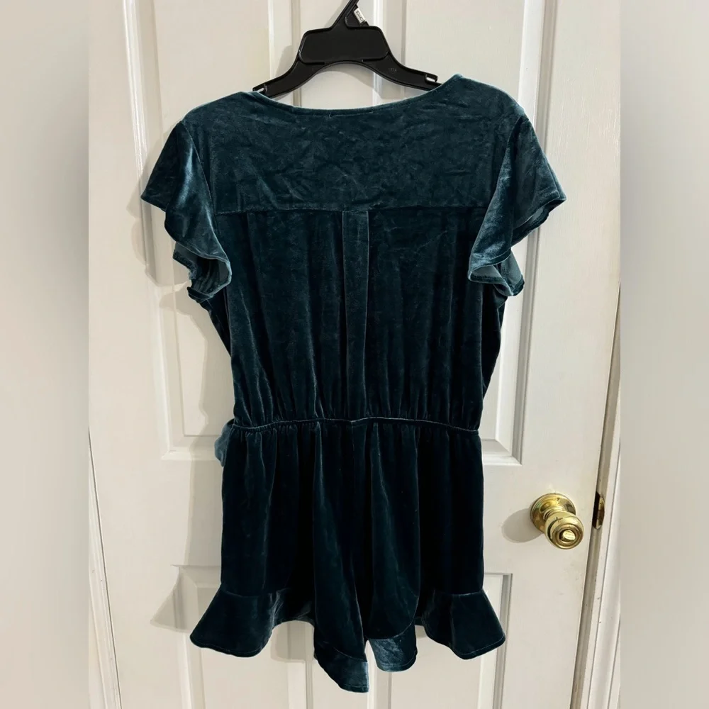 Women’s shorts romper. Size large She + Sky - Picture 6 of 6